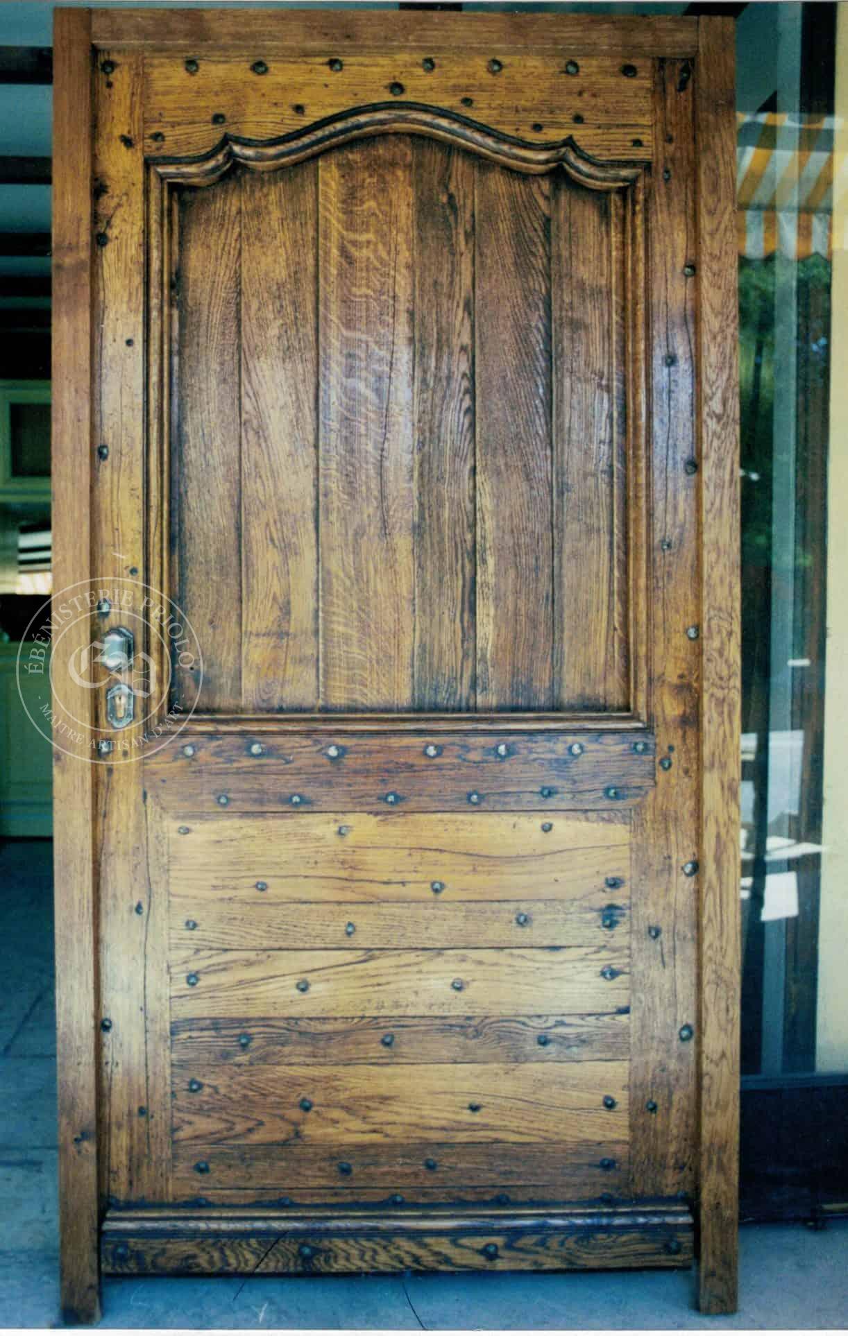 Fabrication et pose façade de placard en bois de sapin rouge portes ouvrant  à la française persiennes à Espiet (33) - Menuiserie Bois Baronnaise